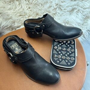 Frye Women's Black Leather Mules